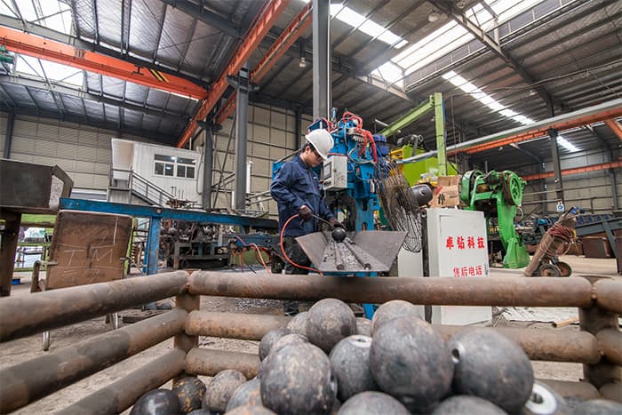 石家庄网架配件-螺栓球加工车间